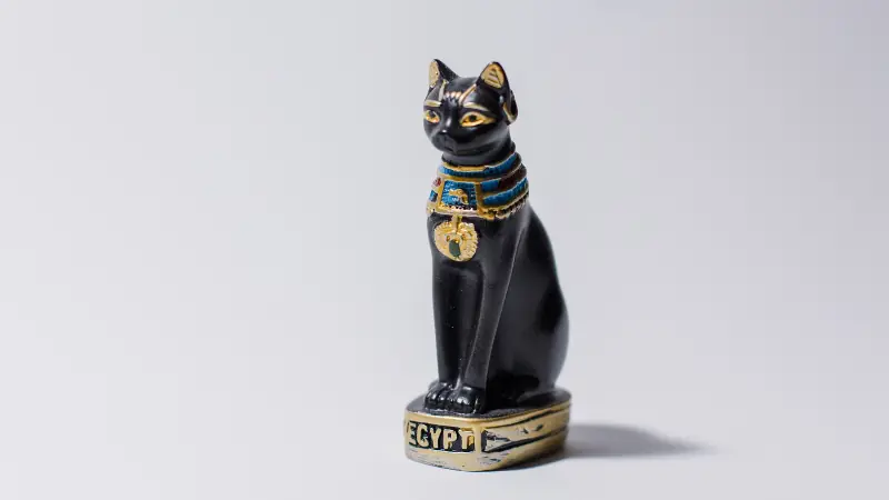 escultura gato egipcio